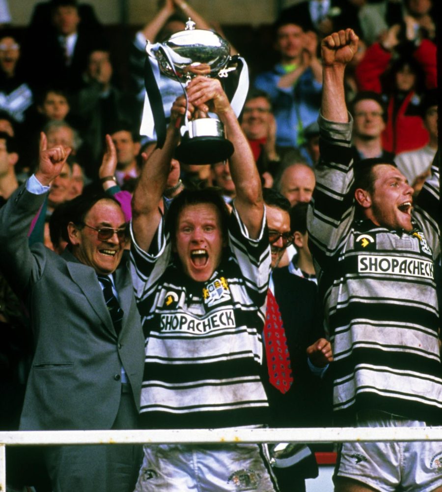 GREG MACKAY LEE JACKSON
CELEBRATION
HULL PREMIERS 1991
RUGBY LEAGUE
©VARLEY PICTURE AGENCY